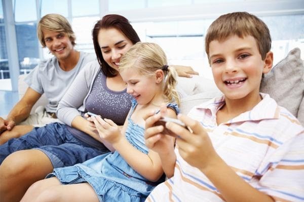 3 Easy Ways To Monitor Your Child's Mobile Phone Activity