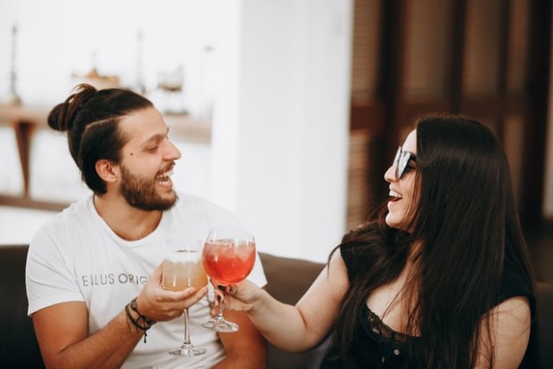 When is the Right Time to Bring Up Credit Score in Dating?