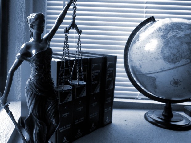 3 Reasons Why Hiring a Private Defense Attorney is Better than Using a Public Defender